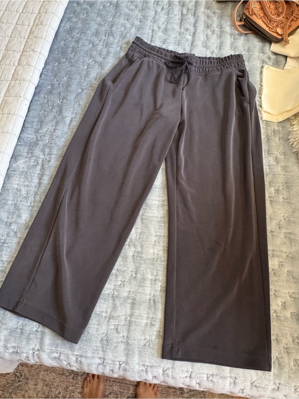 Athleta Women's Wide-Leg Drawstring Cropped Pants in Charcoal